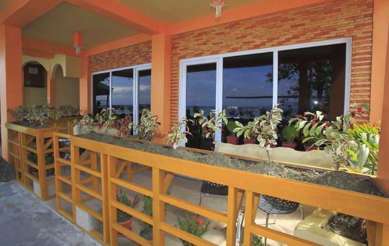 Seashore Beach Resort Пуэрто-Галера Экстерьер фото